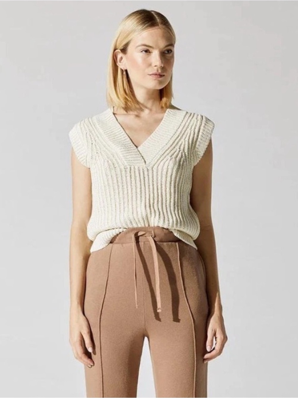 BROCHU WALKER: Cream Sleeveless V-Neck Knit Vest
